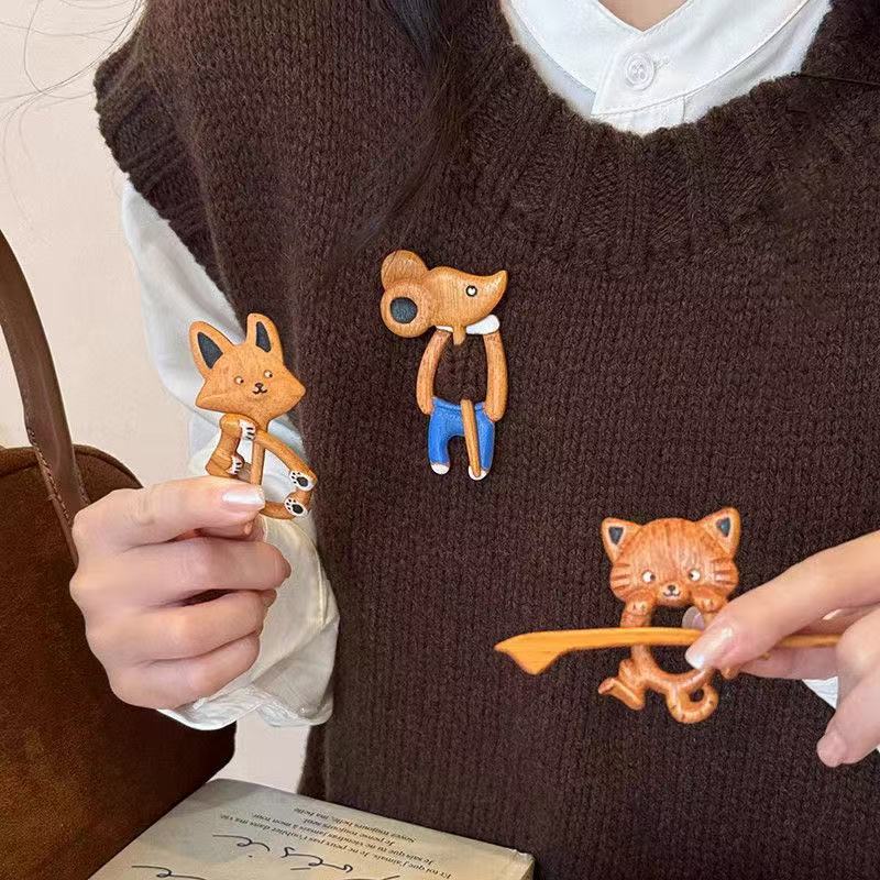 Cute Wooden Animal Brooch Knitted Sweater Scarf Accessories